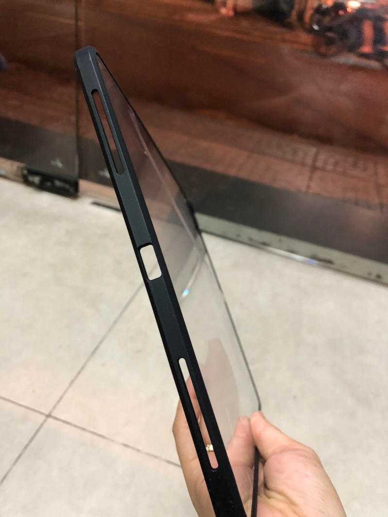 Ốp Lưng iPad Pro 11 2020 Hiệu Likgus Viền Màu Lưng Trong Cao Cấp giúp bảo vệ hoàn toàn iPad đặt biệt là camera của máy thiết kế dưới dạng trong suốt khoe máy sang chảnh